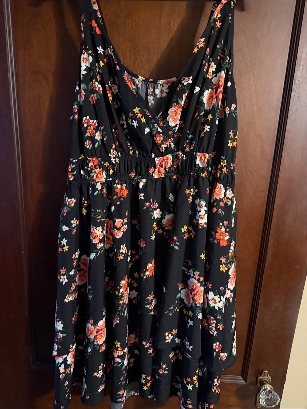 SHEIN Black Sleeveless Floral V-Neck Tunic with Coral & White Blooms